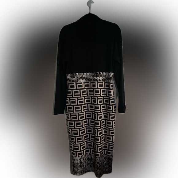 NWOT. ChicMe geo pattern dress with pockets. Size L. - Picture 7 of 7